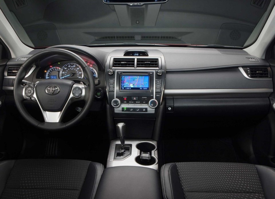 2012-Toyota-Camry-Interior-2.jpg