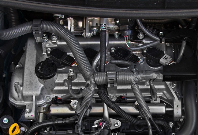 2012-Toyota-Prius-C-engine-top-view.jpg