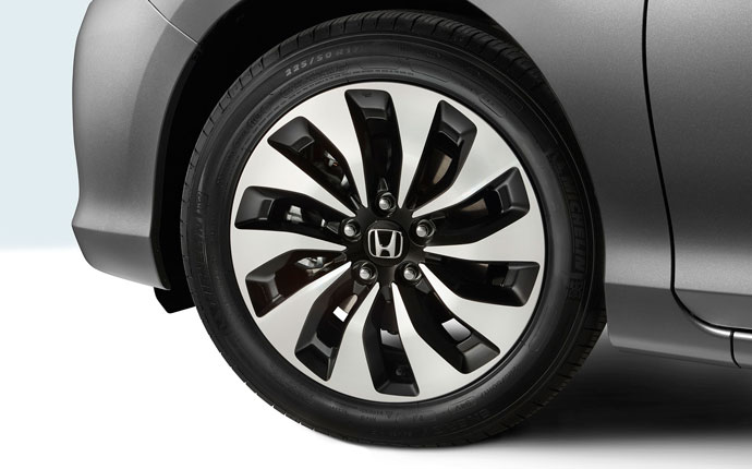 2014-honda-accord-hybrid-sedan-wheels.jpg