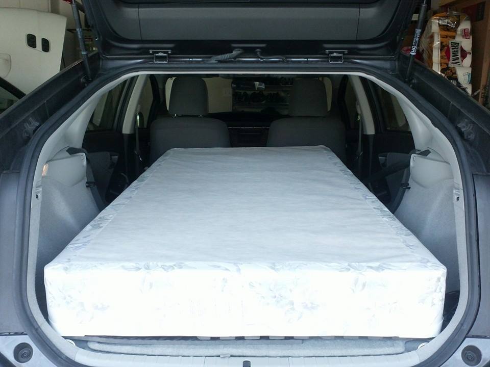 can full size mattress fit in minivan