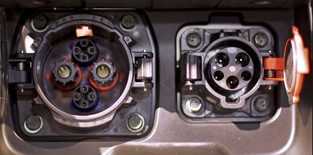 Nissan-Leaf-Charging-Ports-620.jpg