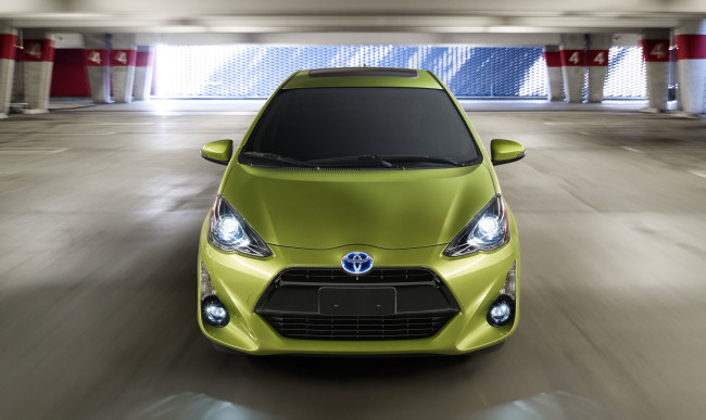 Toyota-Prius-C-2015-front-side-650x387.jpg